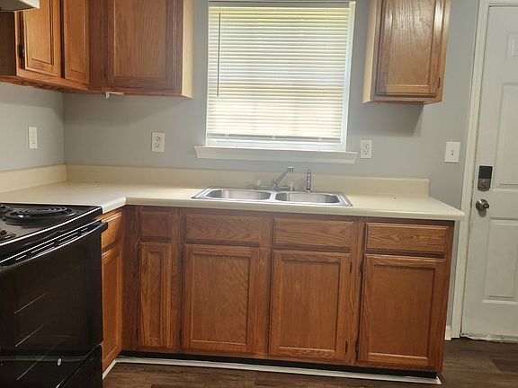 4th image of 35 Allison Dr #35