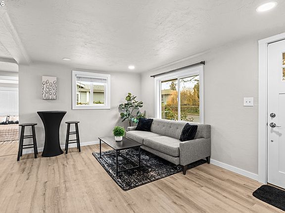 4th image of 1865 Scott Rd