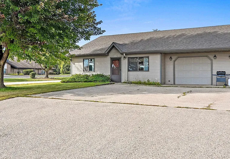 1160 Schabow St — Photo 1