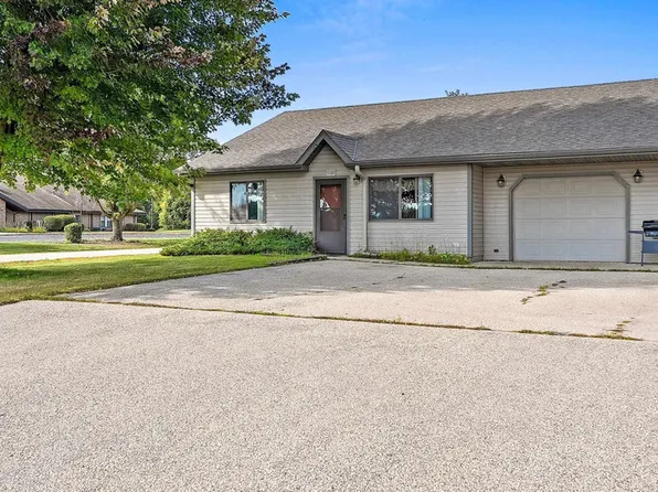 1160 Schabow St, Gresham, WI 54128