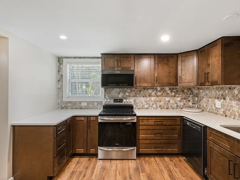 1524 SW 37th Ave — Photo 15