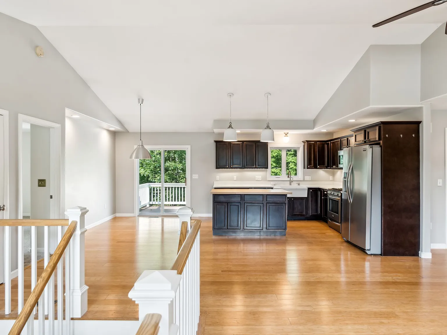 3 bed, 2.5 bath, 2422 sqft, $3,800 — Photo 4