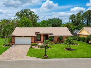 10421 Regent Cir, Naples, FL 34109