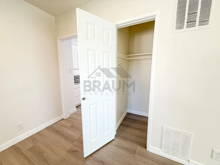 SEPULVEDA — Photo 3