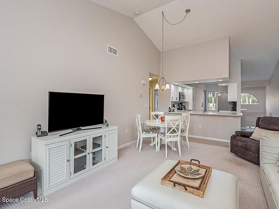 4th image of 1069 Country Club Dr #622