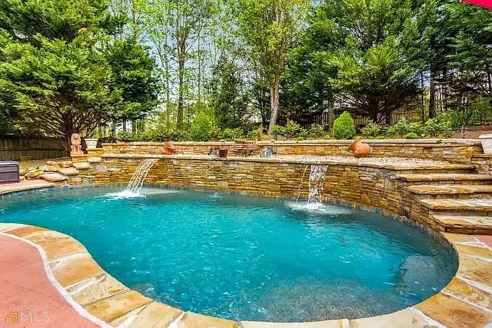4 bed, 3.5 bath, 3705 sqft, $4,800 — Photo 2