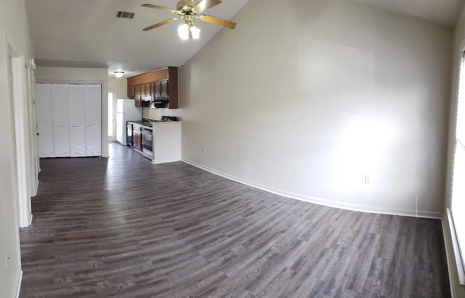 2 bed, 1200 sqft, $1,000 — Photo 2