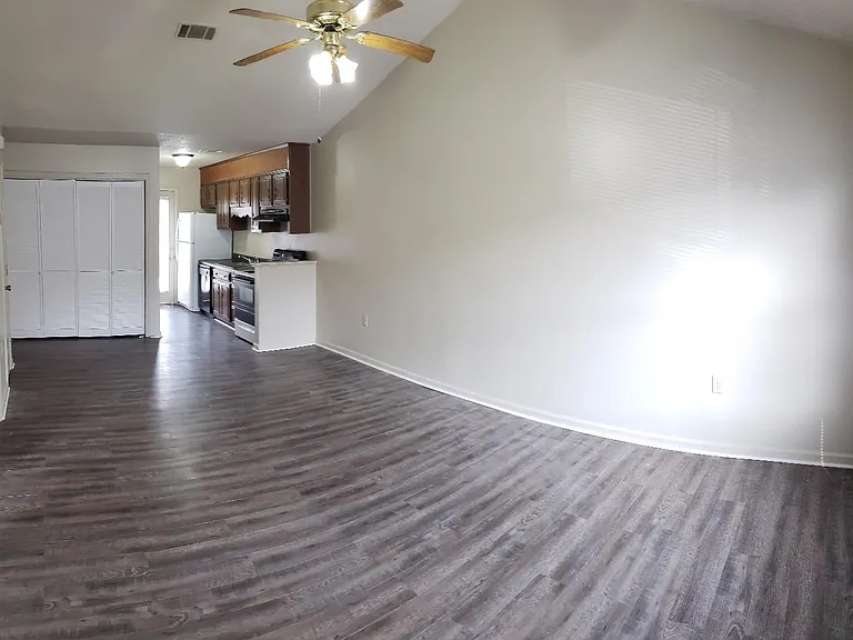 230 Lanier Dr #215 — Photo 2