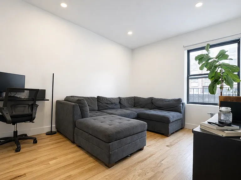 228 W 18th St #21 — Photo 1
