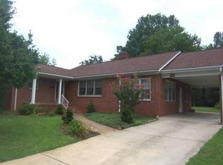 934 3rd St NW, Hickory, NC 28601