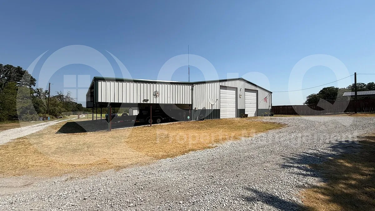 4 bed, 3.0 bath, 2320 sqft, $4,500 — Photo 2