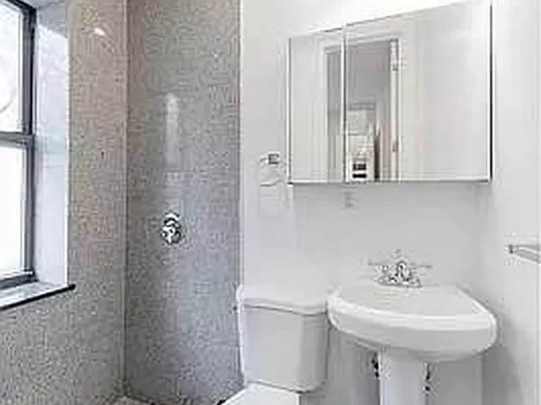 264 W 25th St #4E — Photo 7