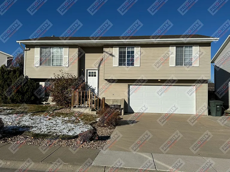 831 Sutherland Cove Ln — Photo 1