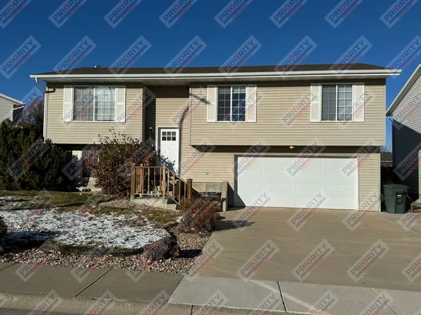 831 Sutherland Cove Ln, Gillette, WY 82718