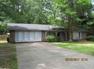 11 Forrest Ln, Conway, AR 72034