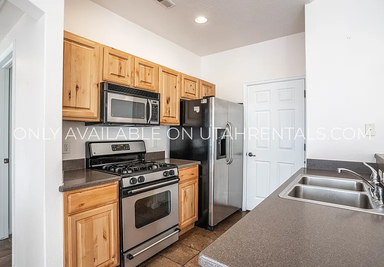 1052 Canyon Meadow Dr #3 — Photo 8