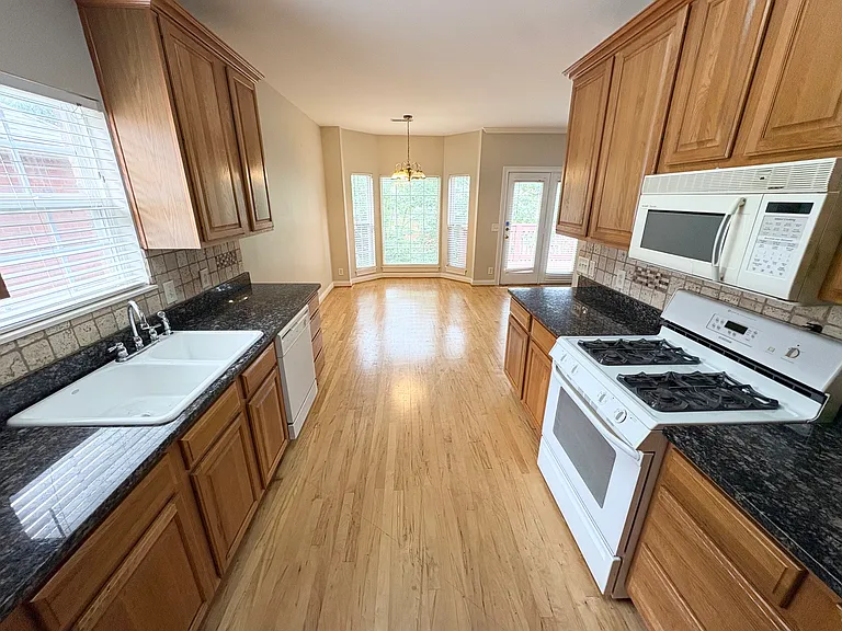 6625 Ascot Dr — Photo 30