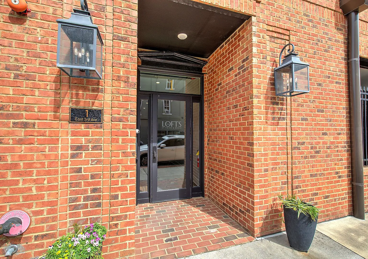 Beautifully Furnished 2/2 Apartment on Broad St- $2,875 — Photo 3