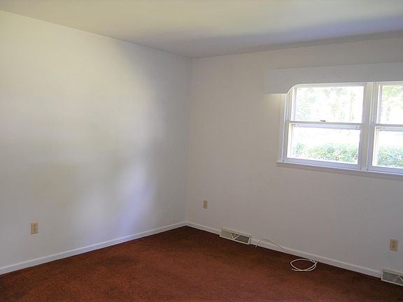 4th image of 1 Lanie Dr