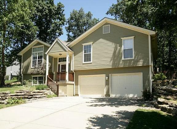 2nd image of 217 NW Whitlock Dr