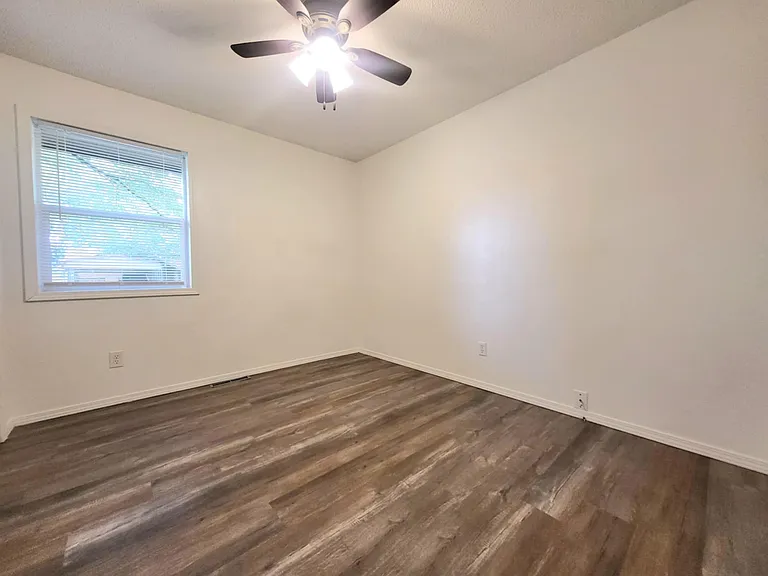 3222 W Roxbury St — Photo 12