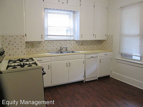 2nd image of 54 E Main St SE