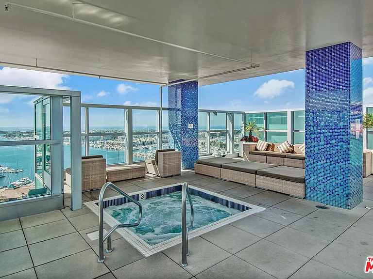 13700 Marina Pointe Dr #1431 — Photo 49