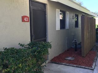 43 Meadows Dr, Boynton Beach, FL 33436