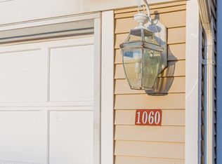 1060 Deerhaven Ter, Stewartsville, NJ 08886