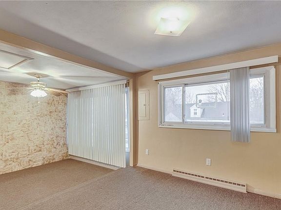 3rd image of 238 1/2 27th St NW