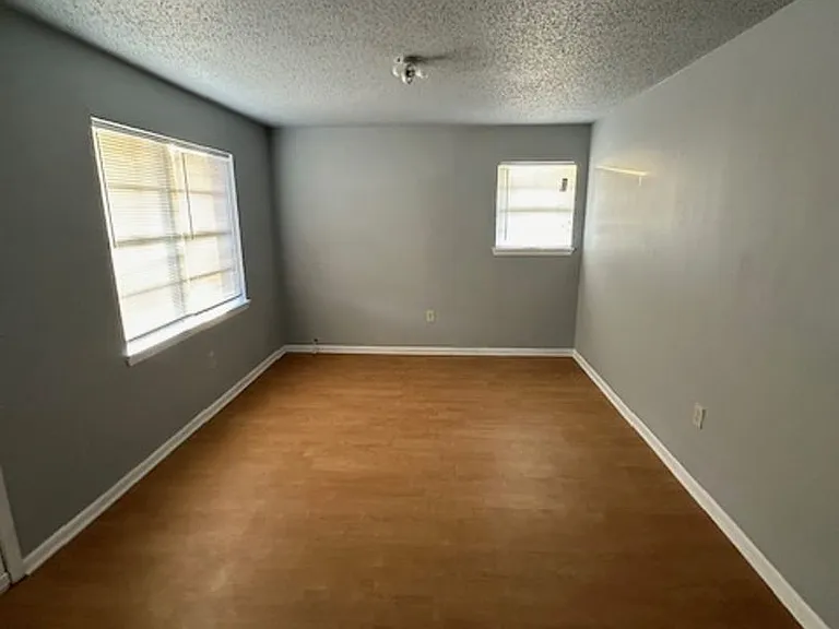 332 Waters St — Photo 7
