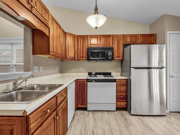 6748 Wimbledon Dr — Photo 10