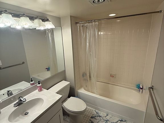 4th image of 1211 S Eads St #1419