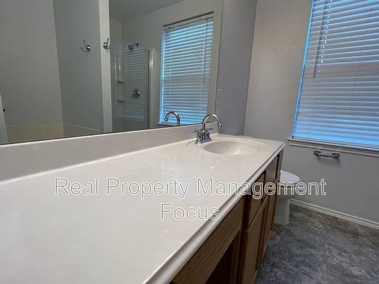 1004 Trickham Dr — Photo 23