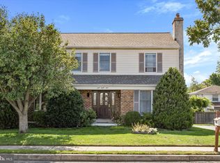 949 Greenhouse Ln, Secane, PA 19018