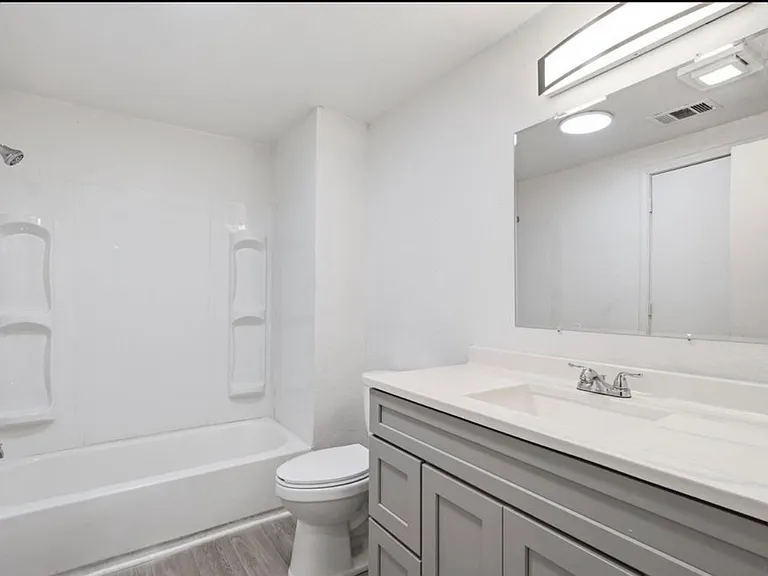 1827 Wood Ave — Photo 8