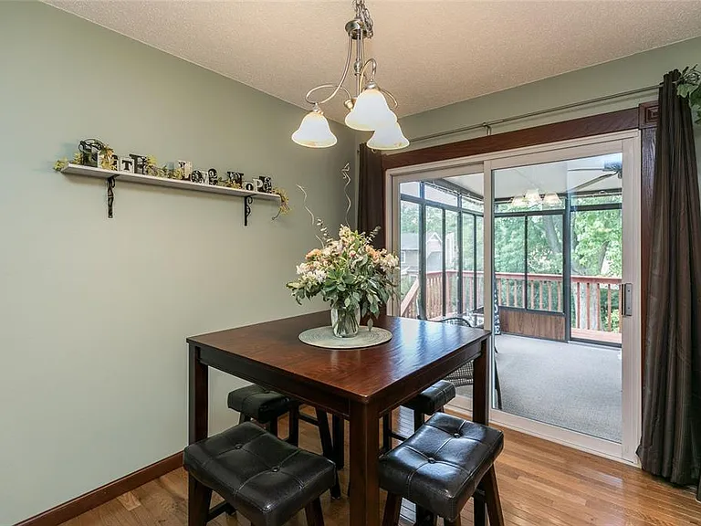 6913 Larkwood Dr NE — Photo 4