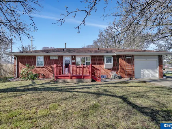 551 Trail Ridge Rd, Lincoln, NE 68505