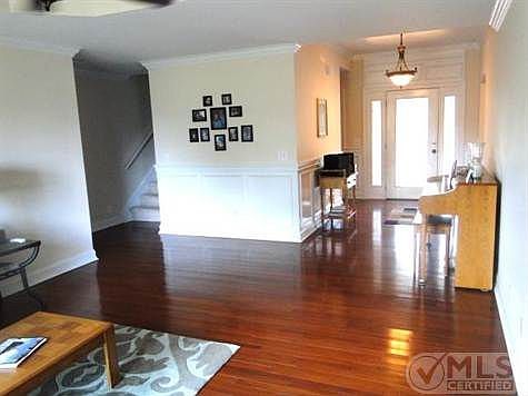 3rd image of 105 Finch Ln