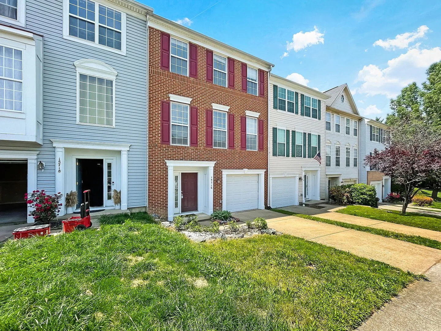 Woodbridge Three Story Townhome — Photo 2