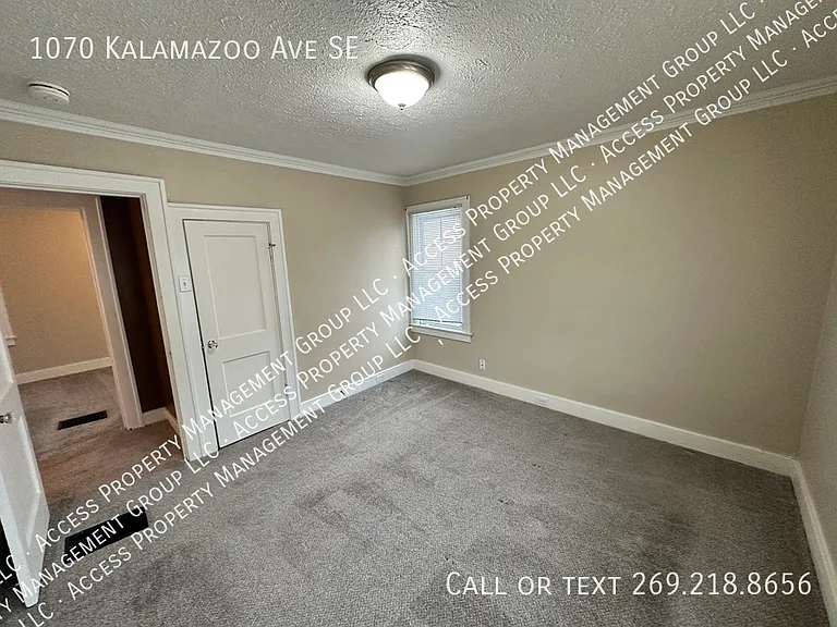 1070 Kalamazoo Ave SE — Photo 21