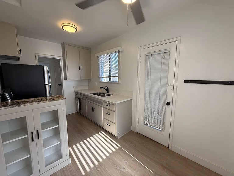 1422 E Wilson Ave #A — Photo 4