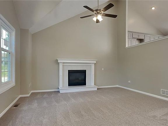 2nd image of 1413 Thomas Dr