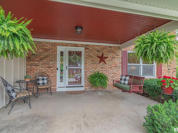 2nd image of 2734 Carriage Hill Dr