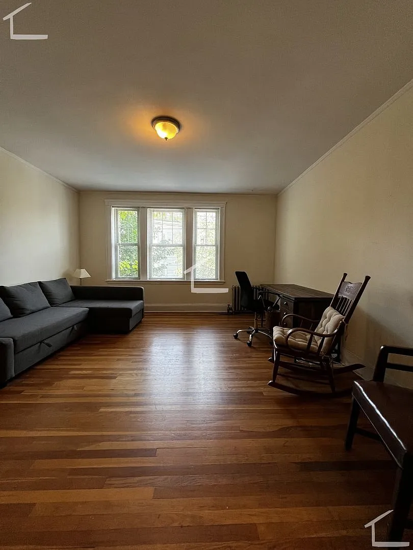 1 Bed Close To The Green Line - 9/1 - No Broker Fee — Photo 3