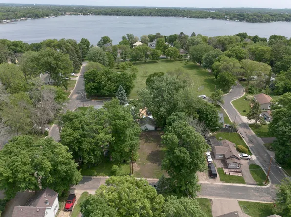 2914 Meadow Ln, Mound, MN 55364