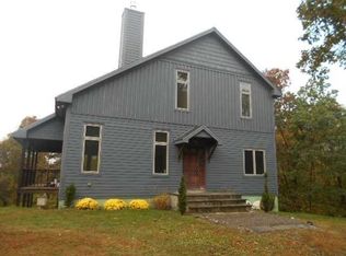 318 Ruskey Ln, Hyde Park, NY 12538