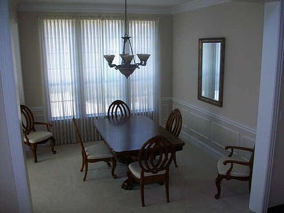 3rd image of 3324 Mayfair Ln