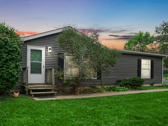 46 S Delmar Ct, Hebron, IN 46341