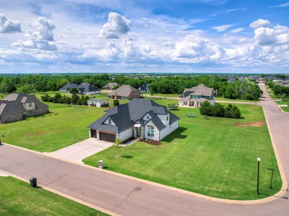10020 Red Fox Dr, Edmond, OK 73025
